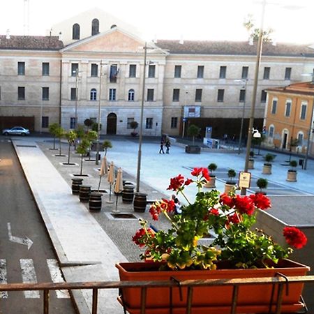 B&B Le Finestre Su Via Cavour 萨萨里 外观 照片