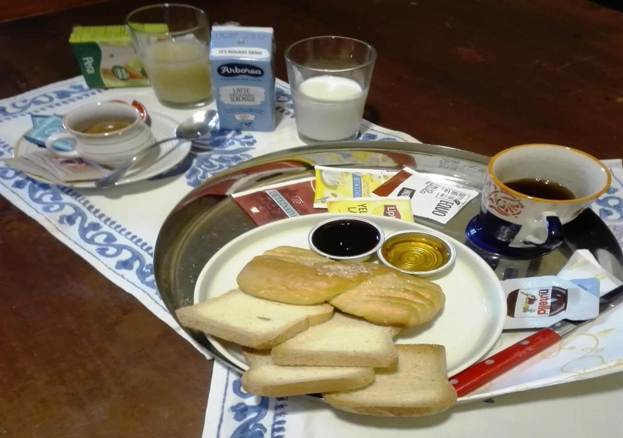B&B Le Finestre Su Via Cavour 萨萨里 外观 照片