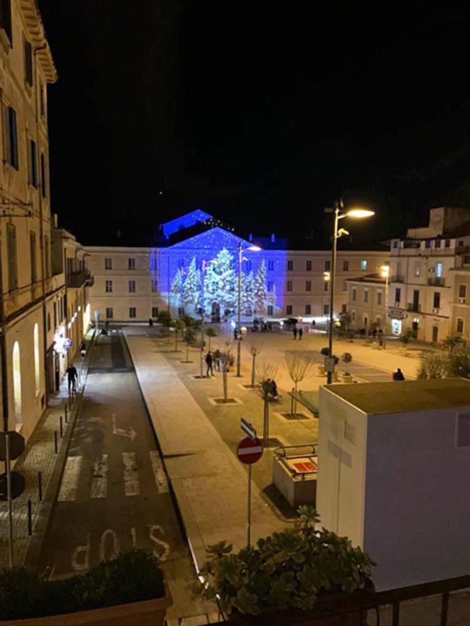 B&B Le Finestre Su Via Cavour 萨萨里 外观 照片