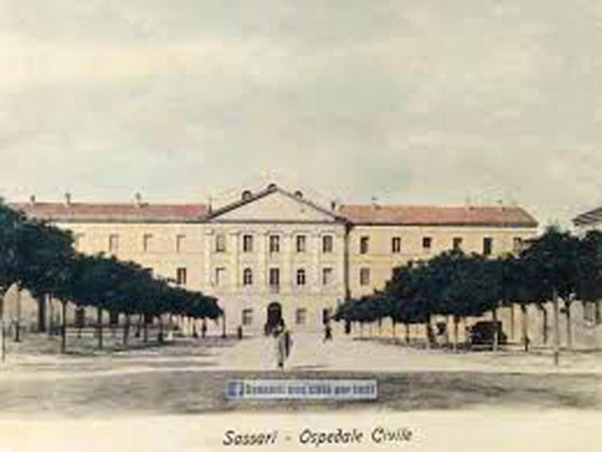 B&B Le Finestre Su Via Cavour 萨萨里 外观 照片