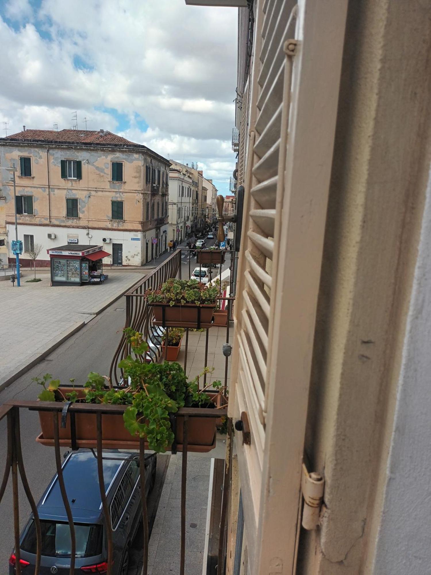 B&B Le Finestre Su Via Cavour 萨萨里 外观 照片
