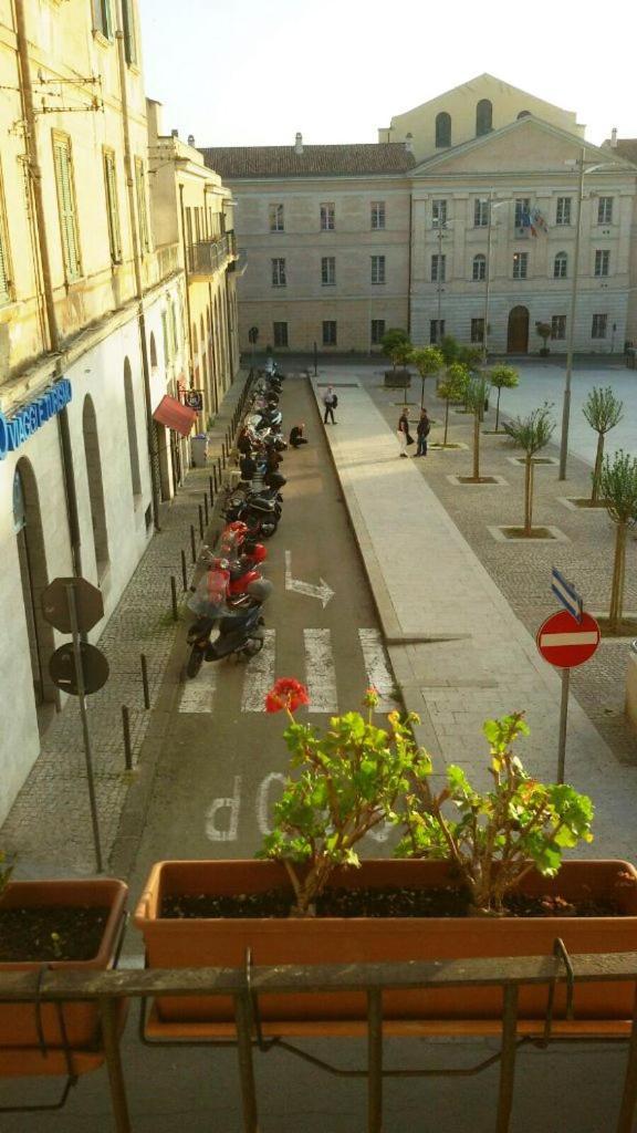 B&B Le Finestre Su Via Cavour 萨萨里 外观 照片