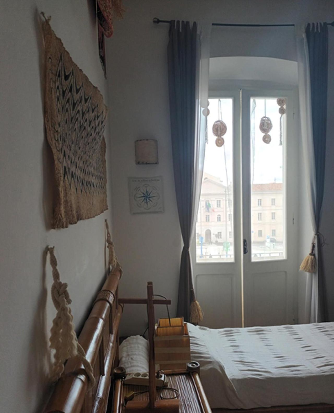 B&B Le Finestre Su Via Cavour 萨萨里 客房 照片