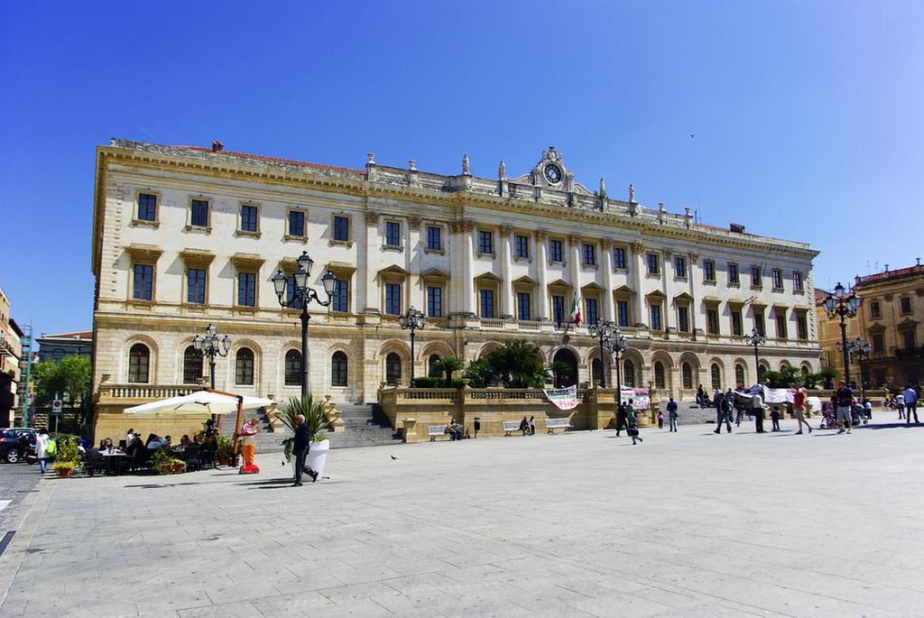 B&B Le Finestre Su Via Cavour 萨萨里 外观 照片