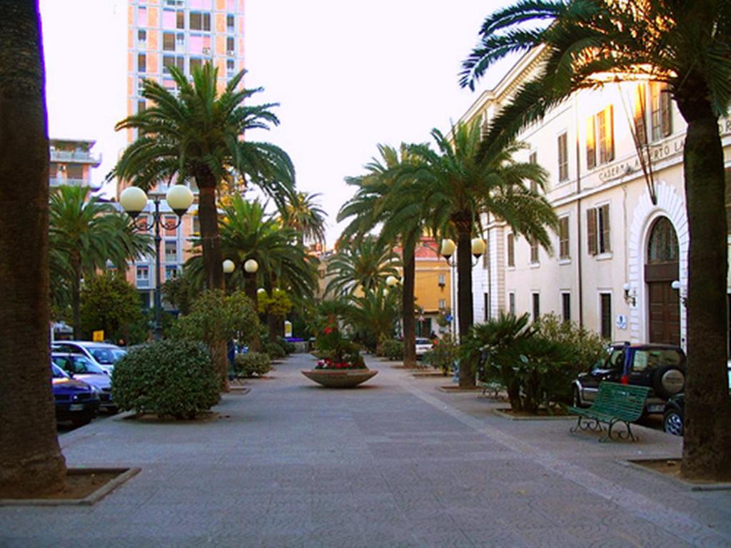 B&B Le Finestre Su Via Cavour 萨萨里 外观 照片