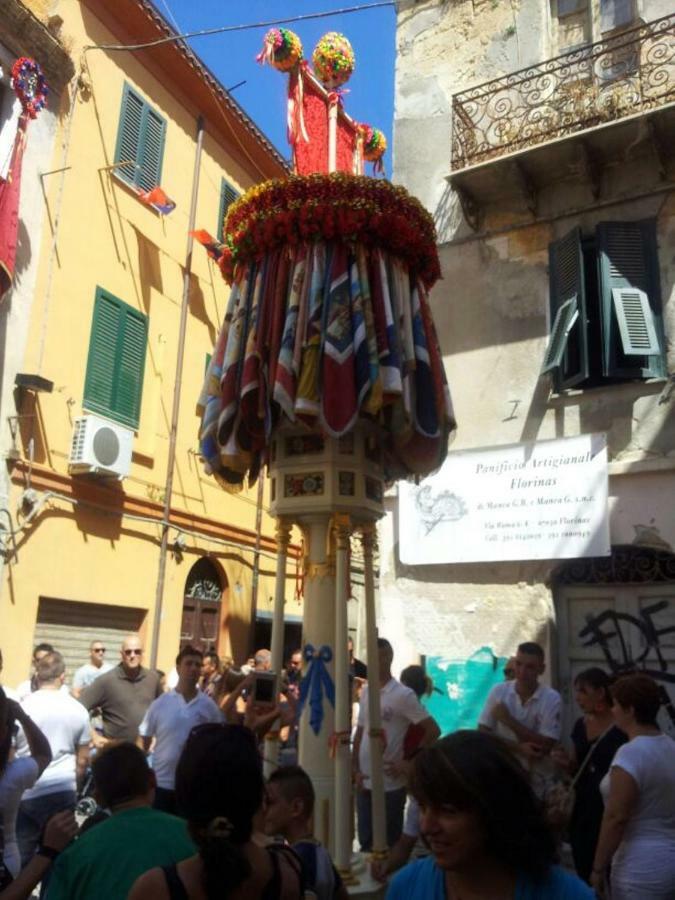 B&B Le Finestre Su Via Cavour 萨萨里 外观 照片
